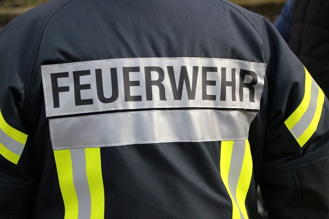 Ein Metallteil, reißt Tank auf